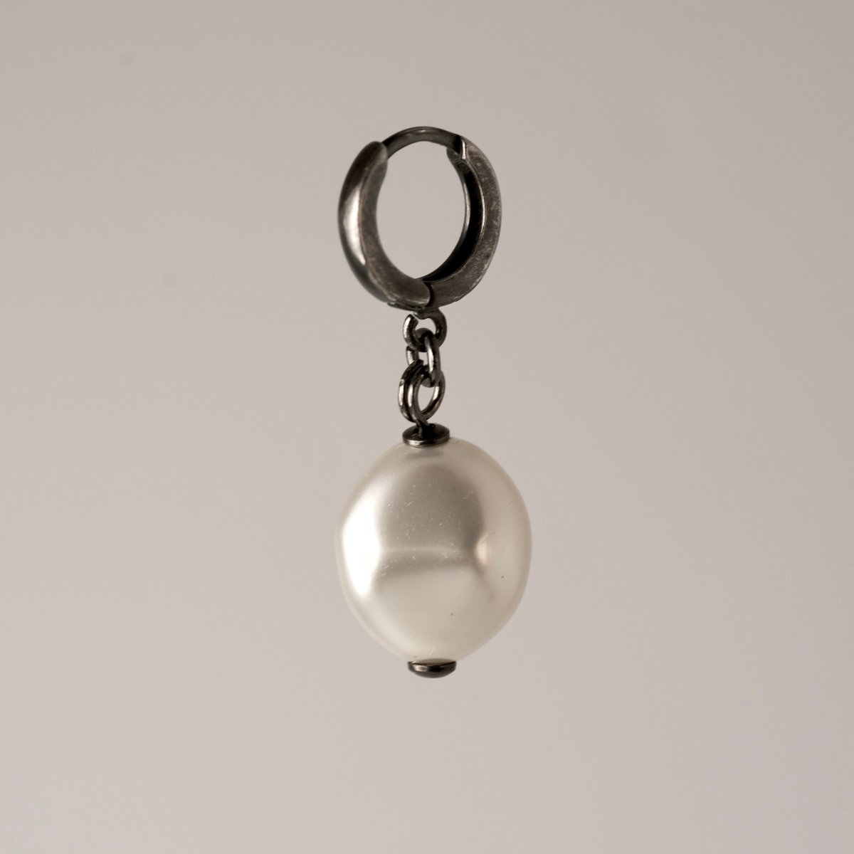 Pearl Coin earring - Macabre Gadgets