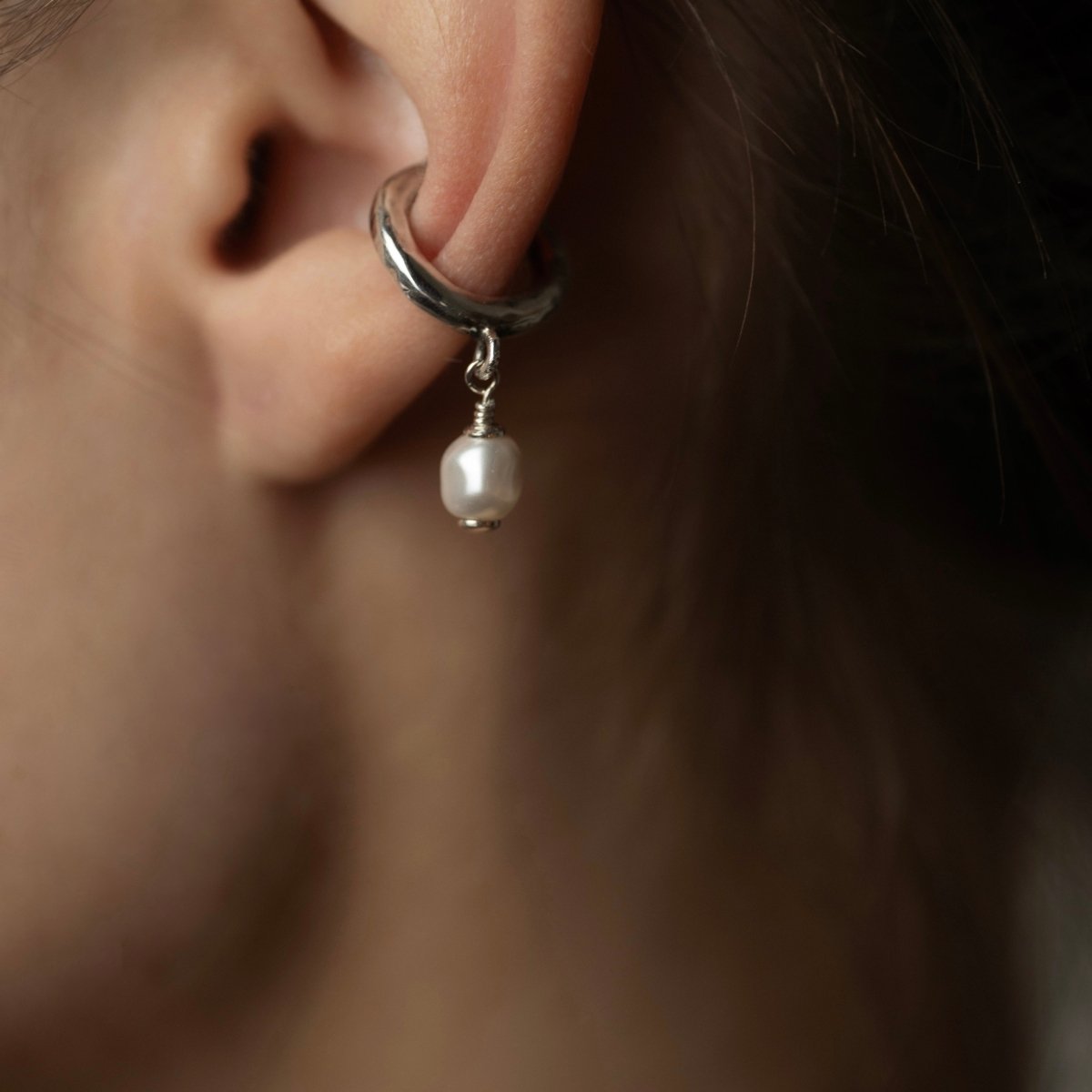 Pearl ear cuff - Macabre Gadgets