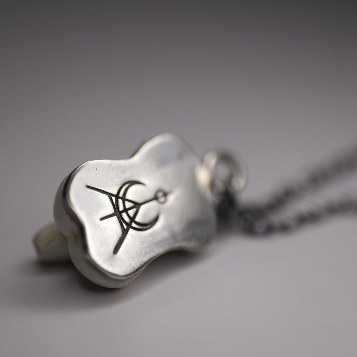 Phallus pendant - Macabre Gadgets