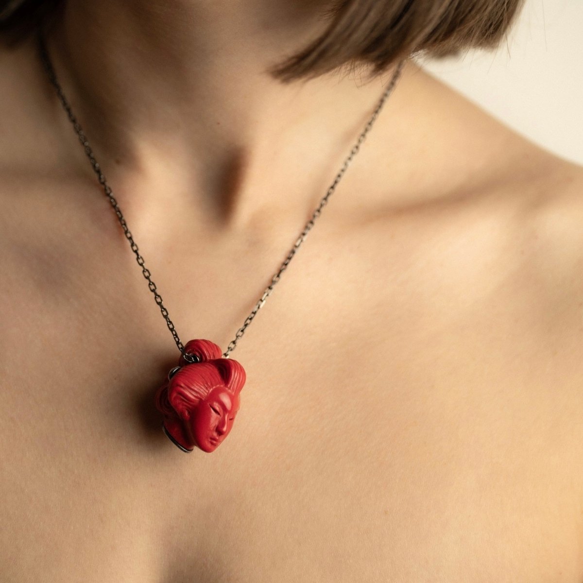 She pendant - Macabre Gadgets
