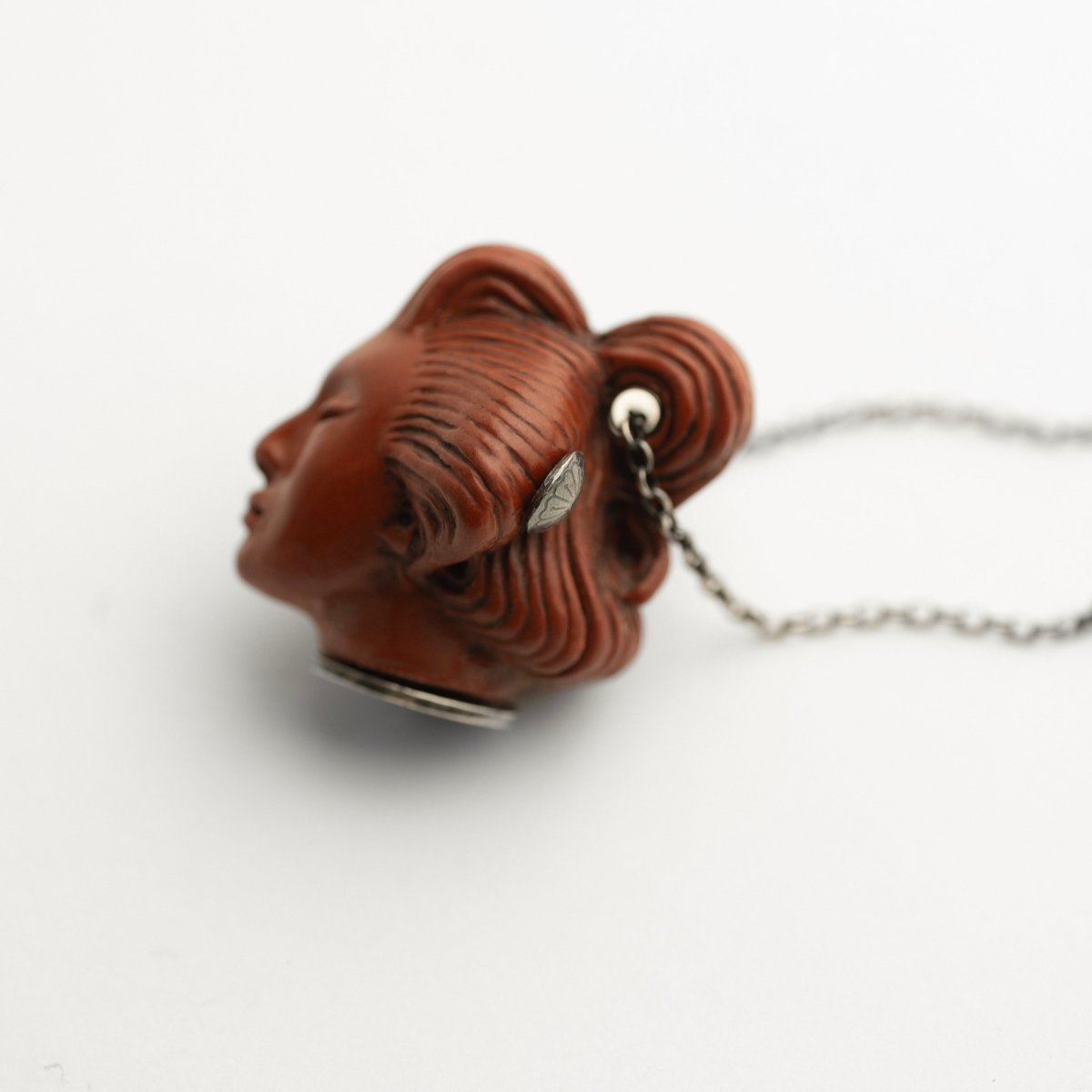 She pendant - Macabre Gadgets