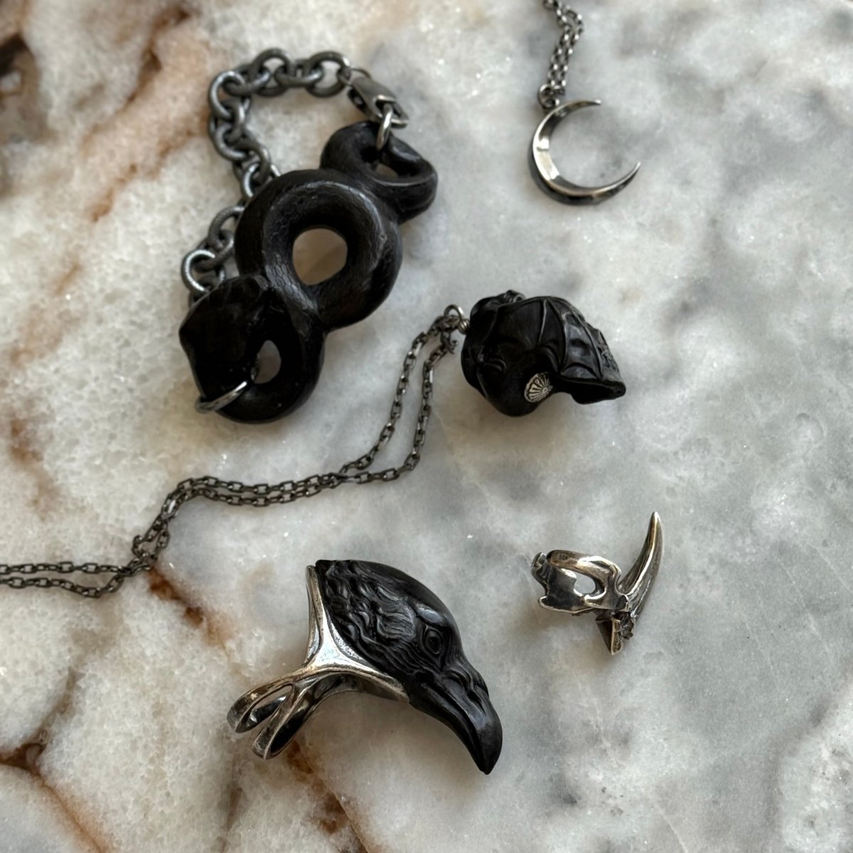 Skull & Bat pendant - Macabre Gadgets