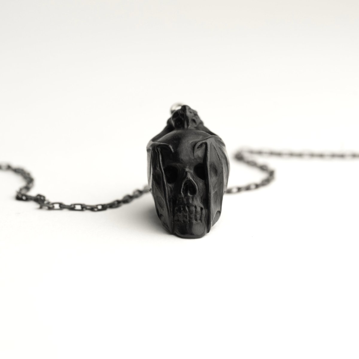Skull & Bat pendant - Macabre Gadgets