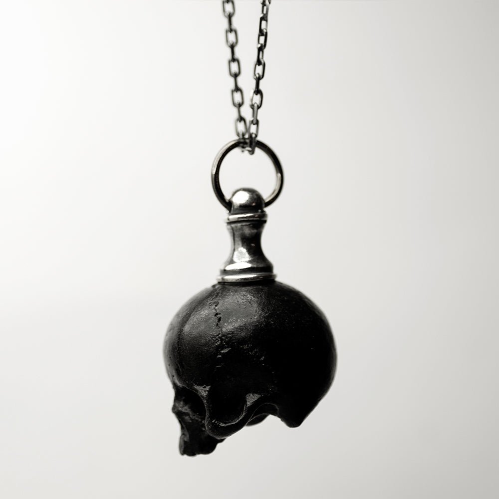 Skull pendant - Macabre Gadgets