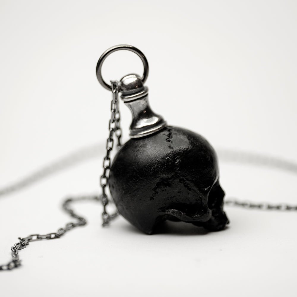 Skull pendant - Macabre Gadgets