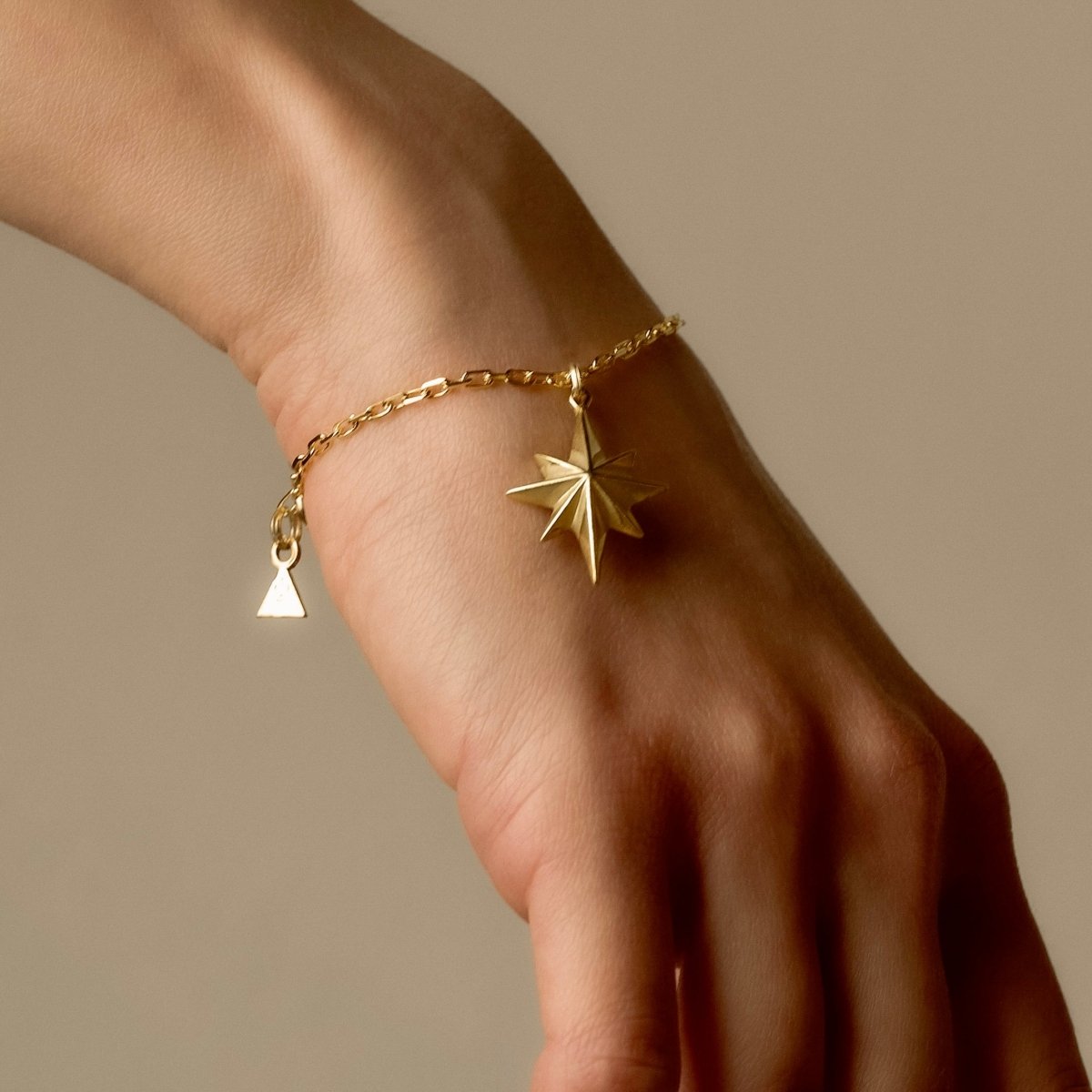 Star bracelet - Macabre Gadgets