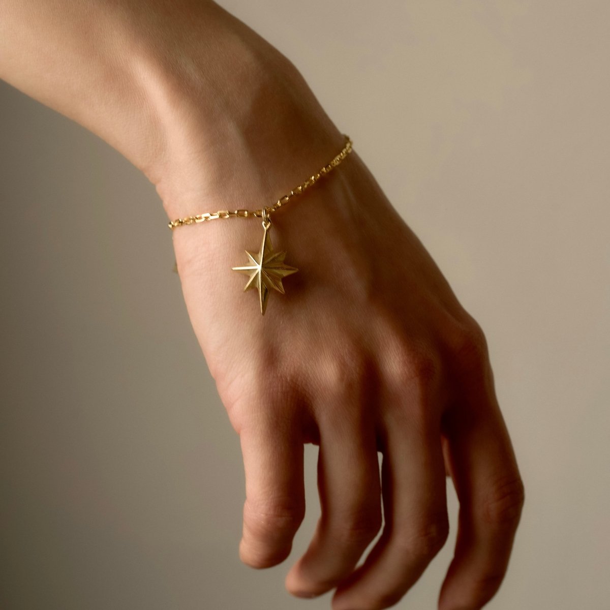 Star bracelet - Macabre Gadgets