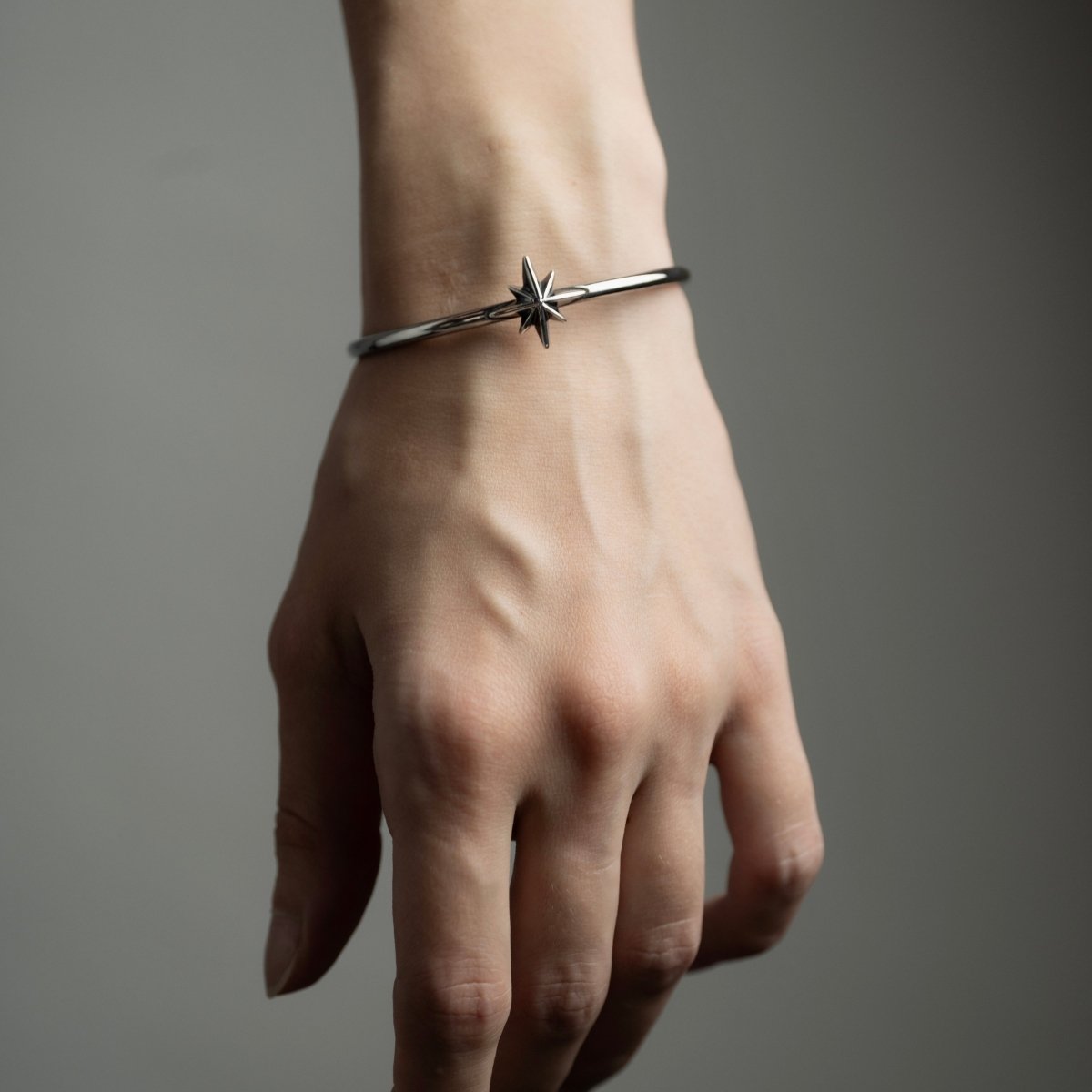 Star cuff bracelet - Macabre Gadgets