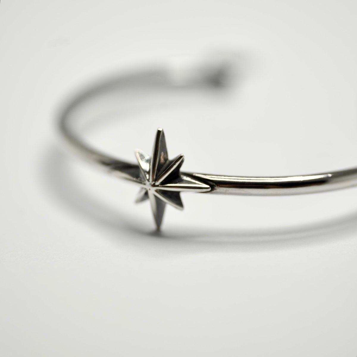 Star cuff bracelet - Macabre Gadgets