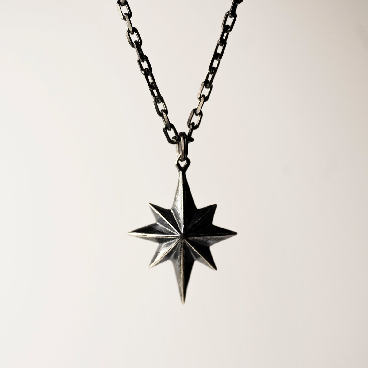 Star pendant - Macabre Gadgets