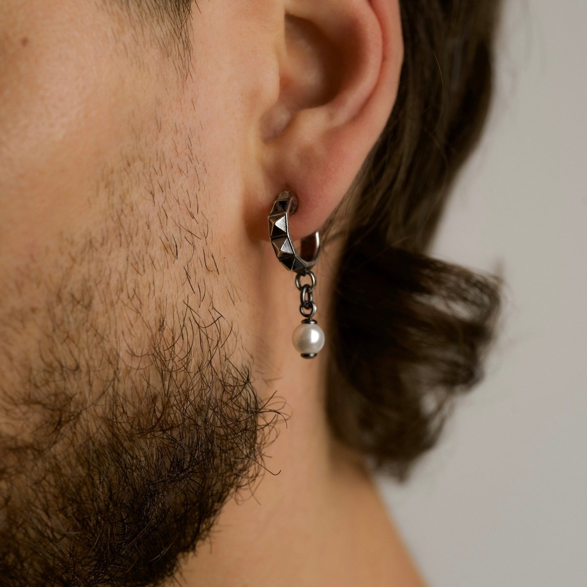 Studs Pearl earring - Macabre Gadgets