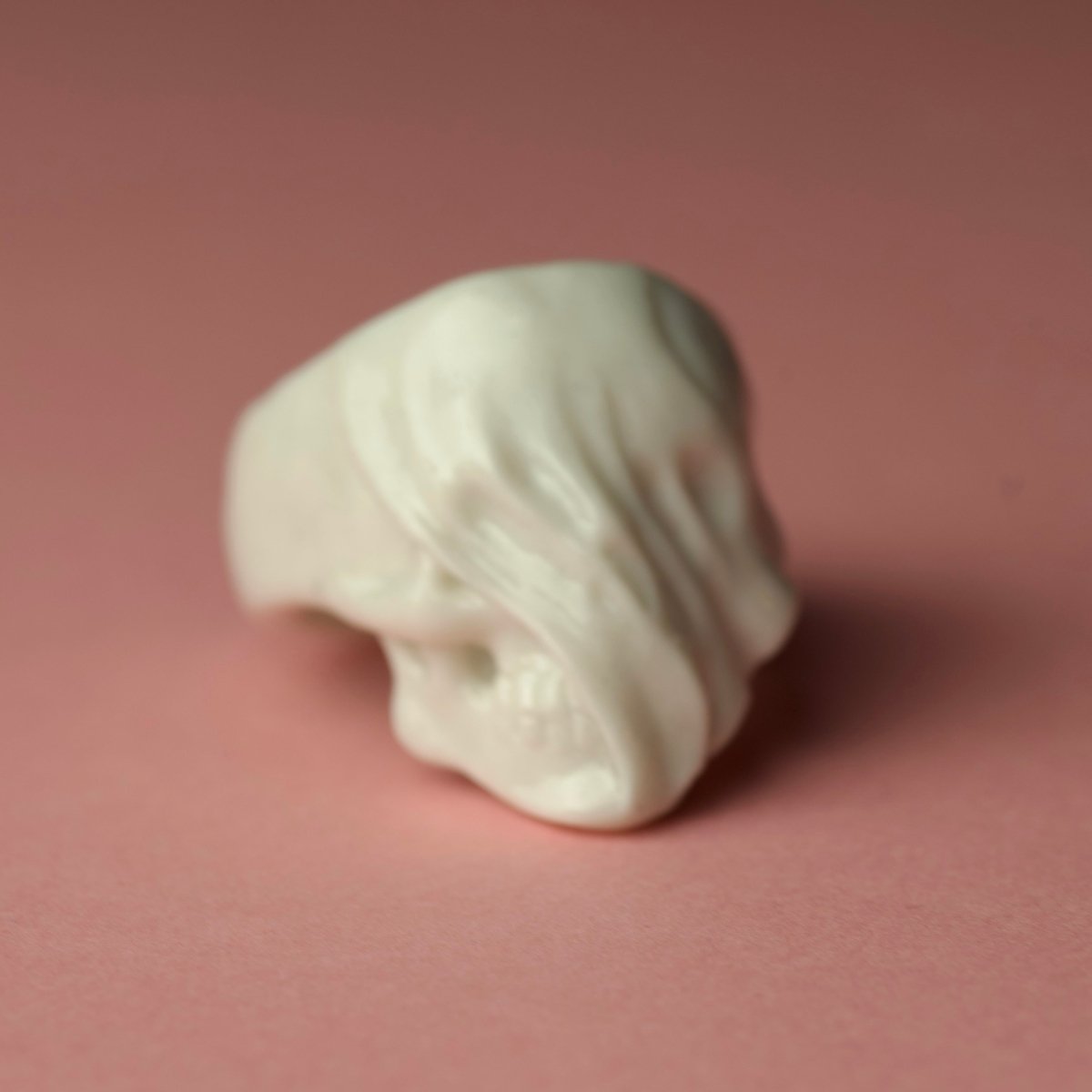 Veiled Skull Ring - Macabre Gadgets