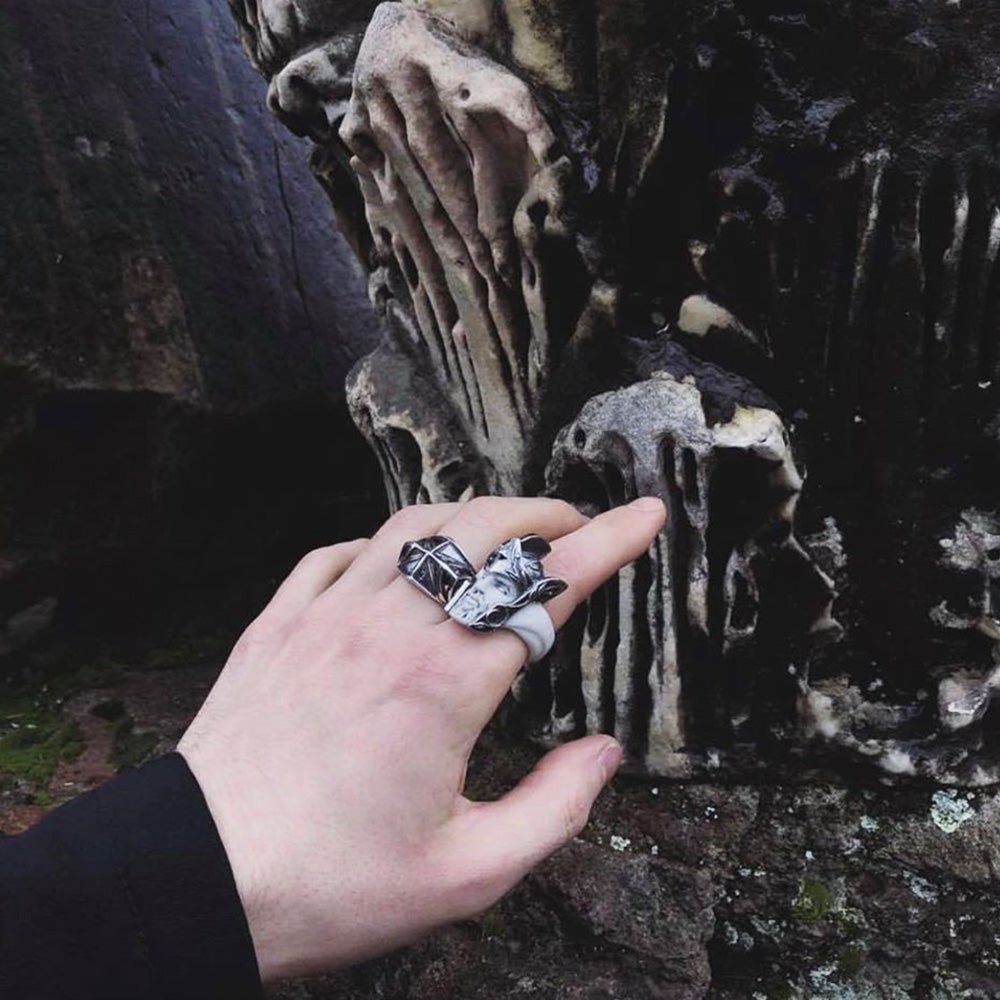 ACHILLE RING - Macabre Gadgets Store