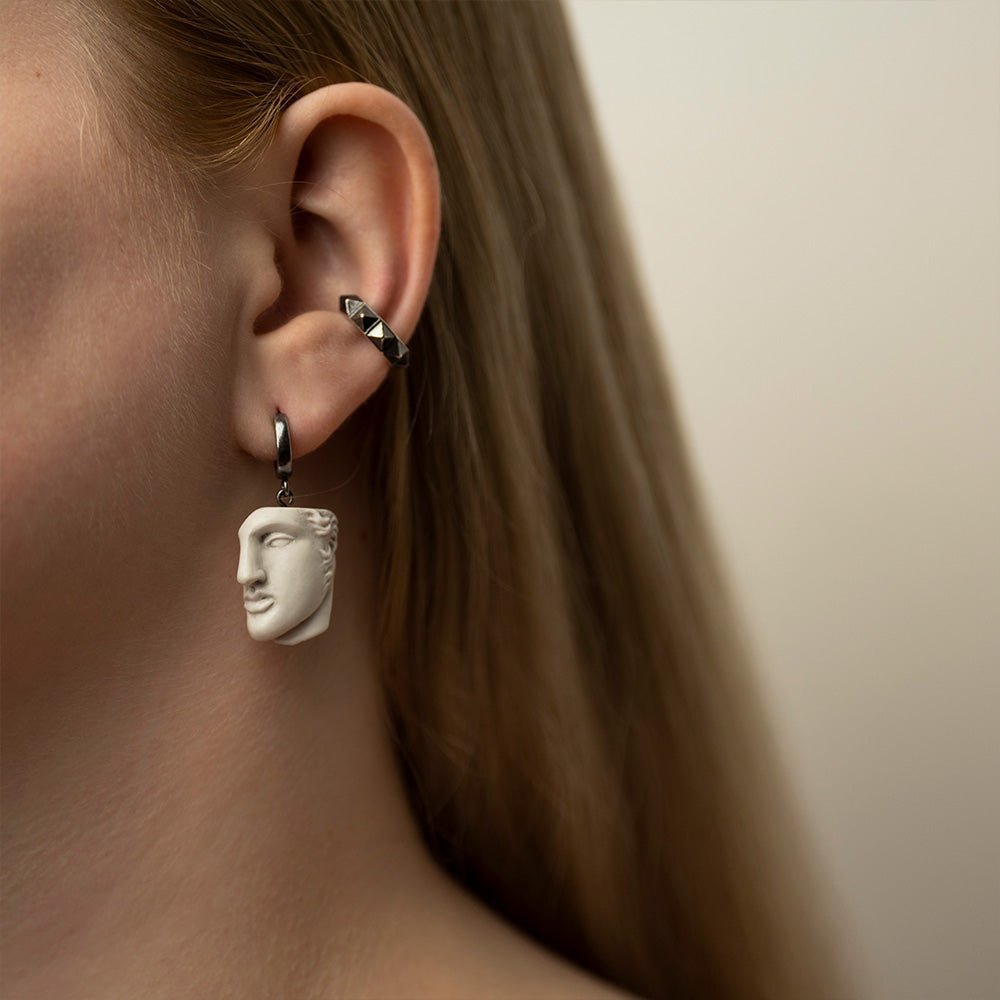 Achilles earring - Macabre Gadgets