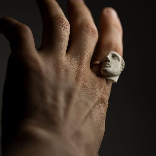 ACHILLES RING - Macabre Gadgets