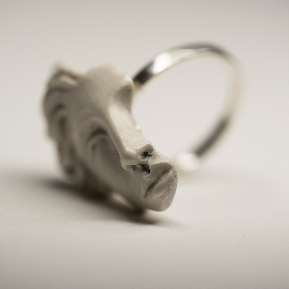 ARIADNE RING - Macabre Gadgets
