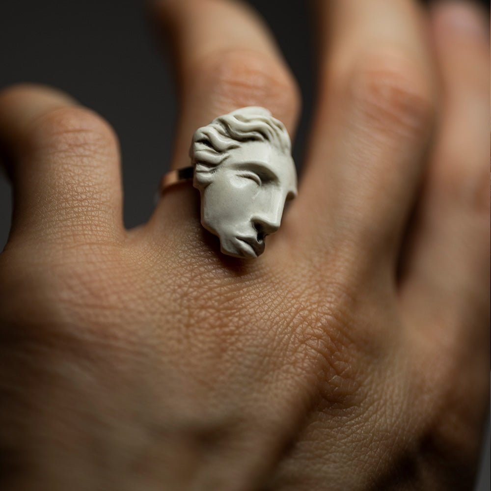 ARIADNE RING - Macabre Gadgets