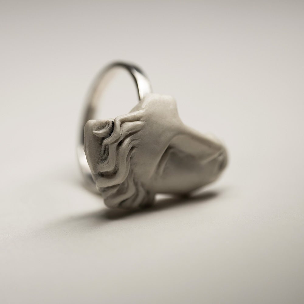 ARIADNE RING - Macabre Gadgets