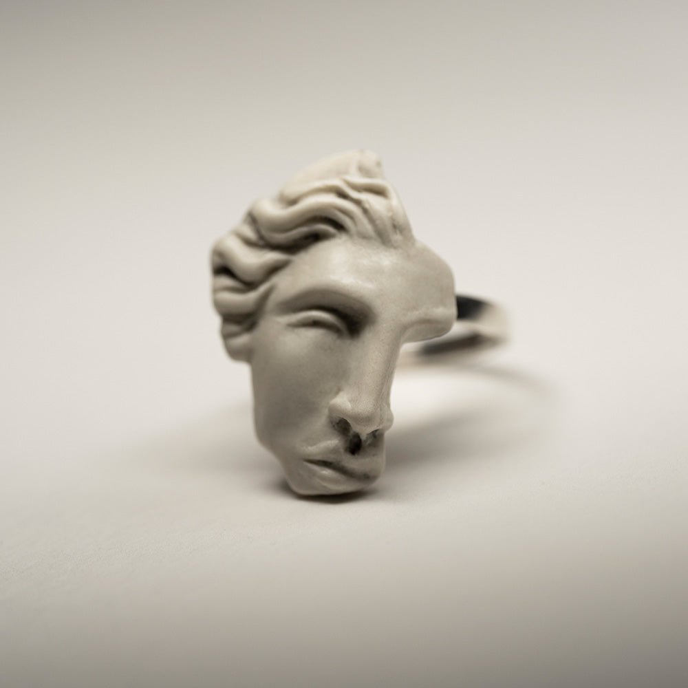ARIADNE RING - Macabre Gadgets