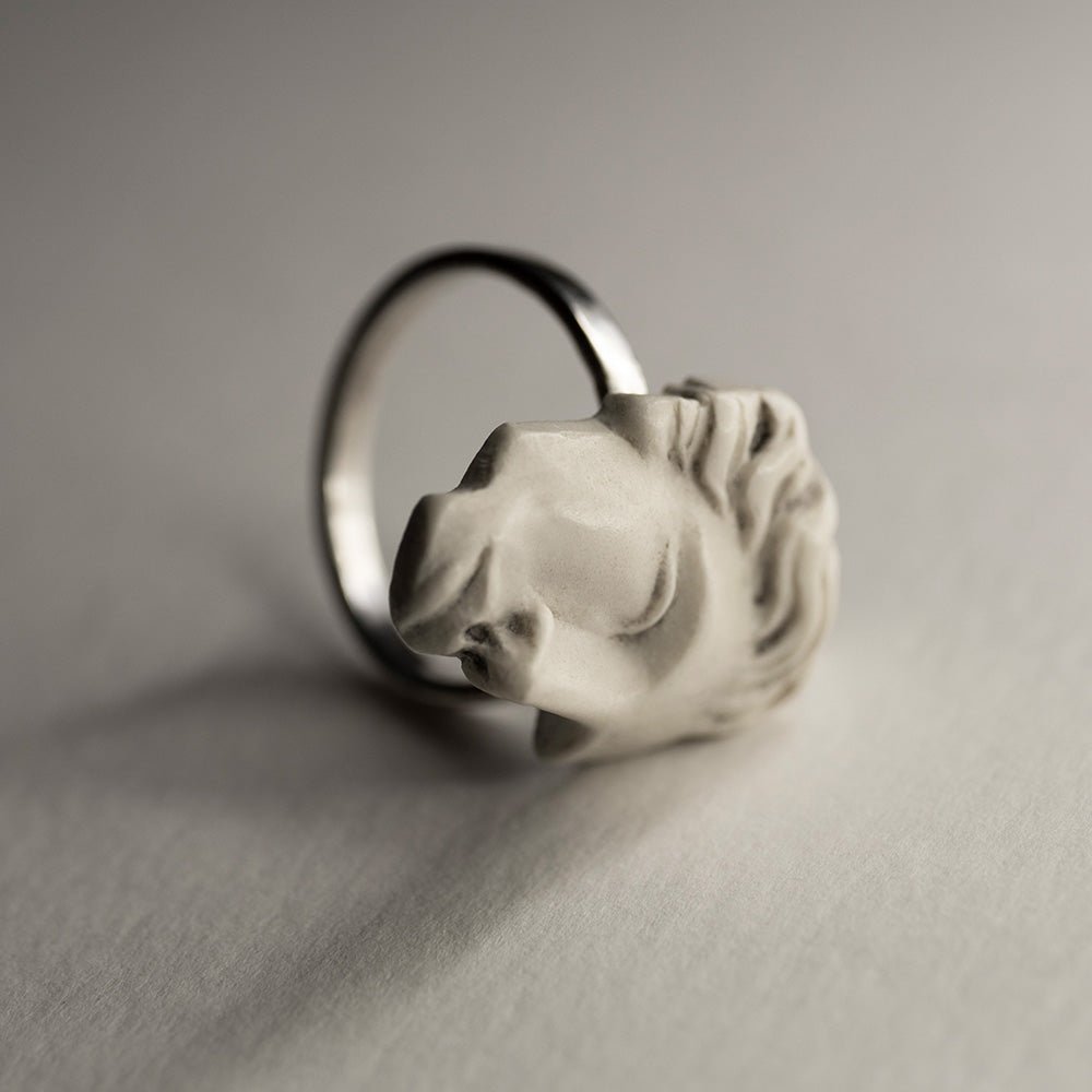 ARIADNE RING - Macabre Gadgets