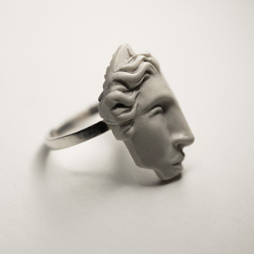 ARIADNE RING - Macabre Gadgets