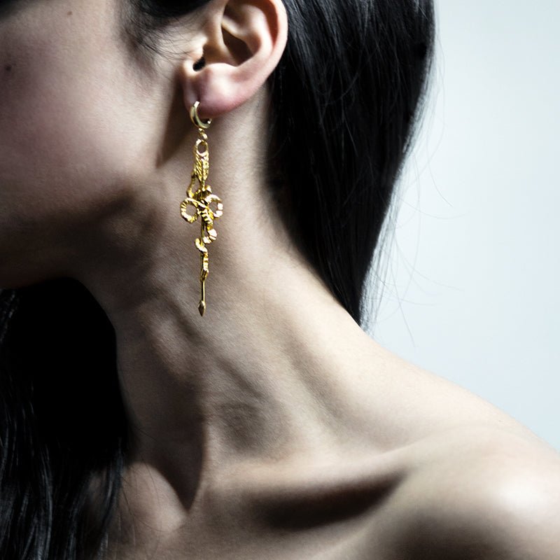ARROW & BOW EARRING - Macabre Gadgets Store