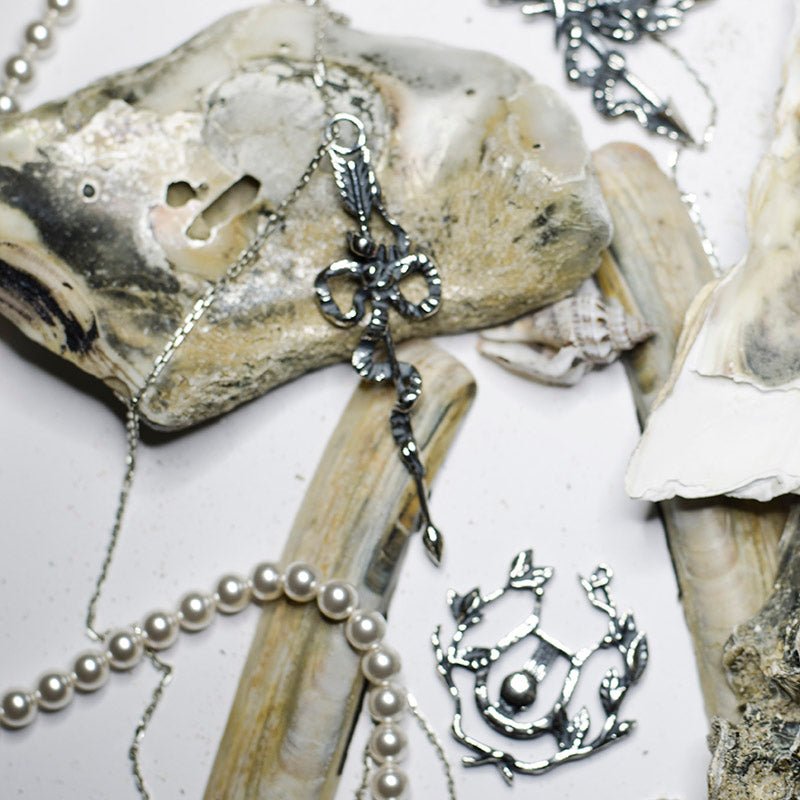 ARROW&BOW PENDANT - Macabre Gadgets Store