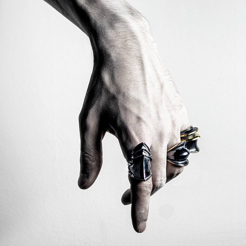 BEVOR RING - Macabre Gadgets Store