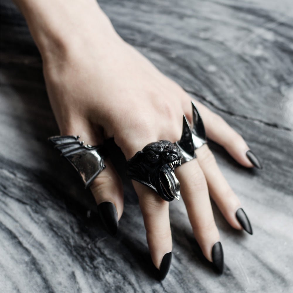 BEVOR RING - Macabre Gadgets Store