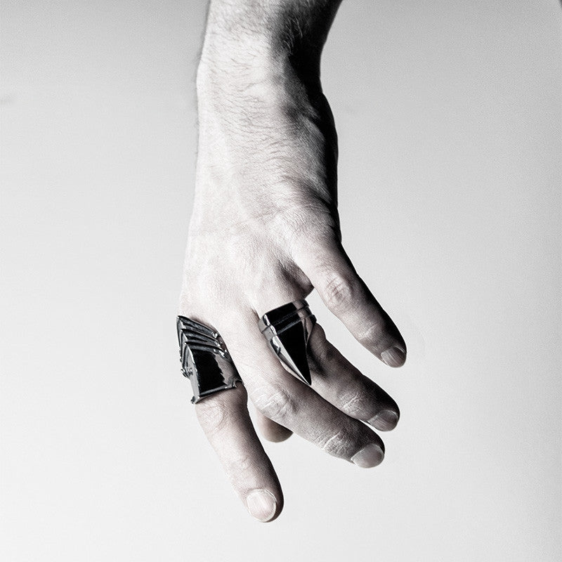 BEVOR RING - Macabre Gadgets Store