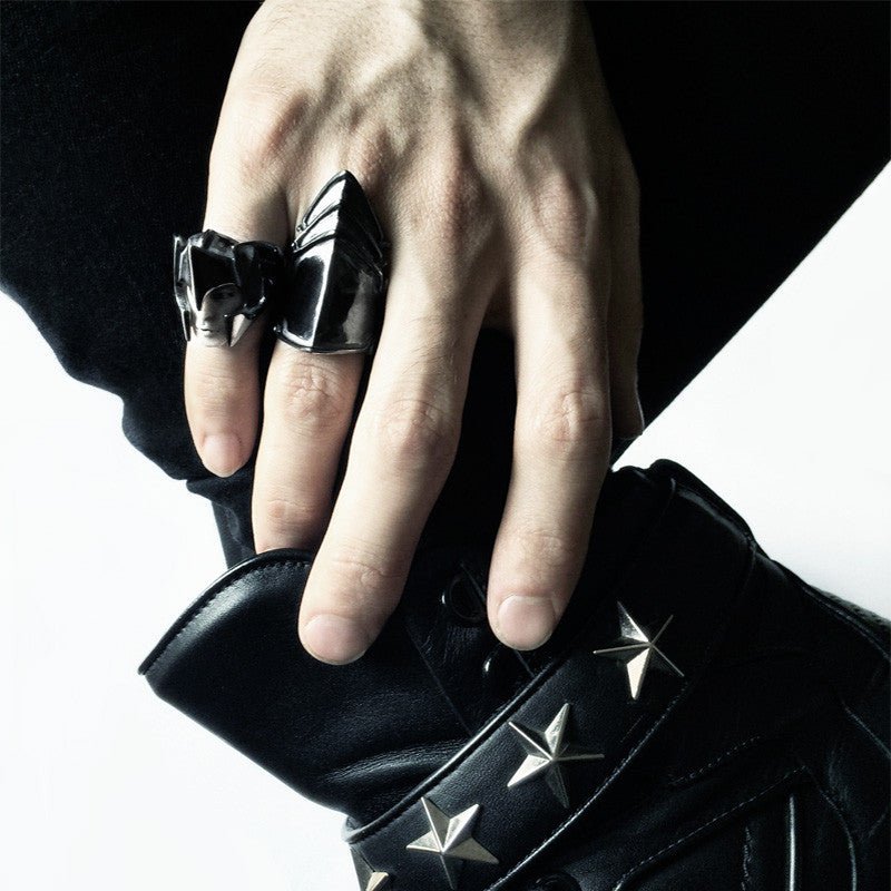 BEVOR RING - Macabre Gadgets Store