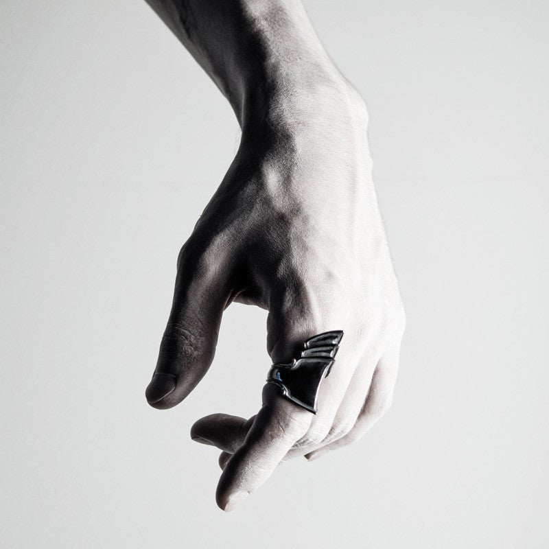 BEVOR RING - Macabre Gadgets Store