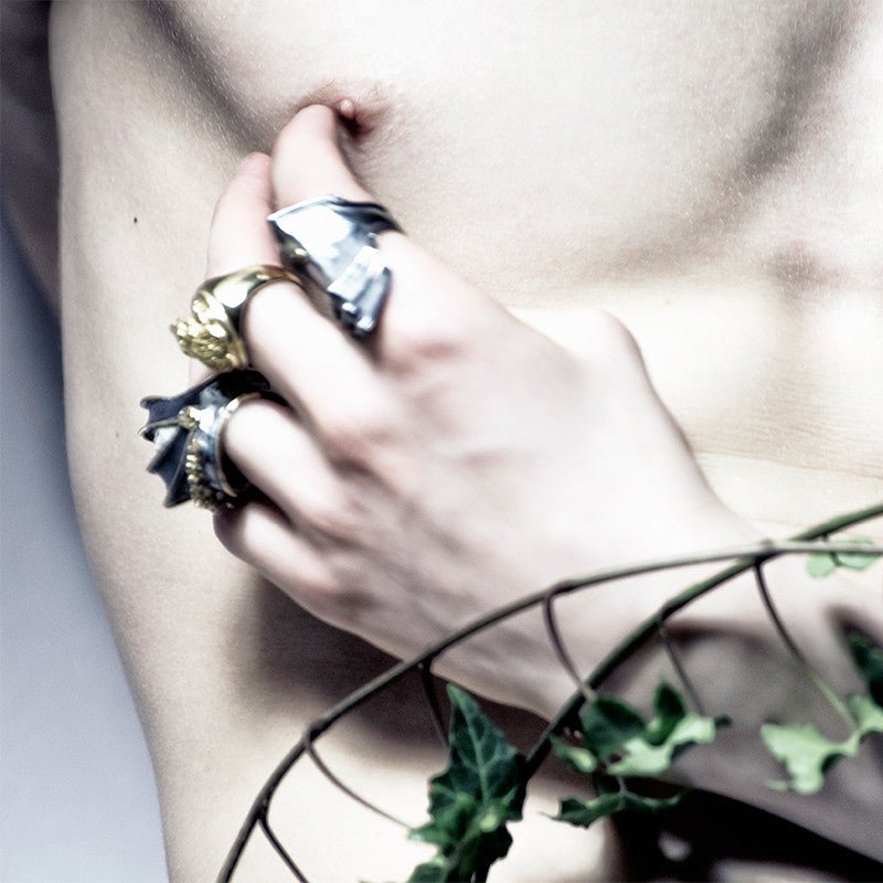 BEVOR RING - Macabre Gadgets Store