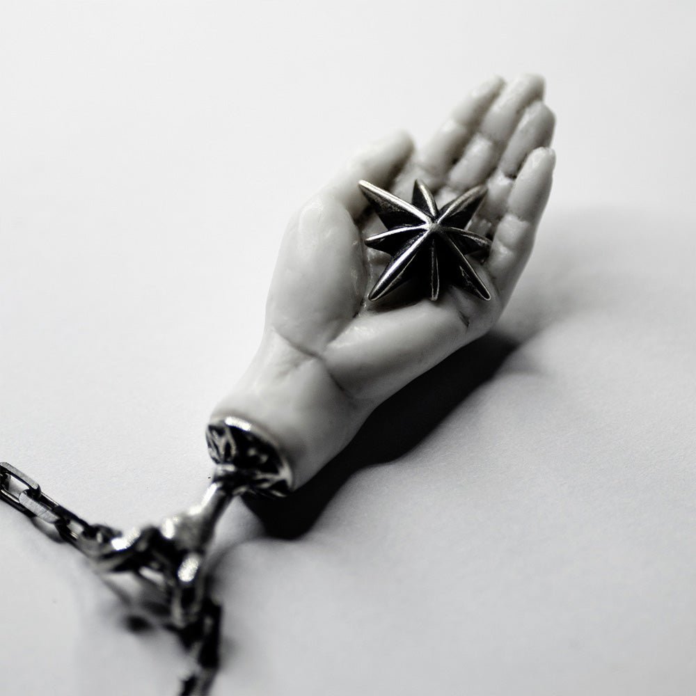 CAPERE SIDUS PENDANT I - Macabre Gadgets Store