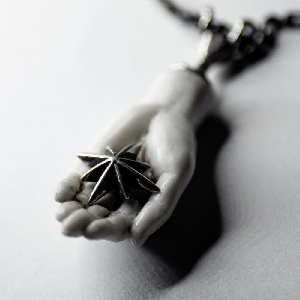 CAPERE SIDUS PENDANT I - Macabre Gadgets Store