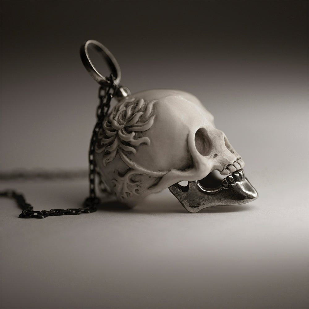 CHRYSANTHEMUM SKULL PENDANT - Macabre Gadgets Store