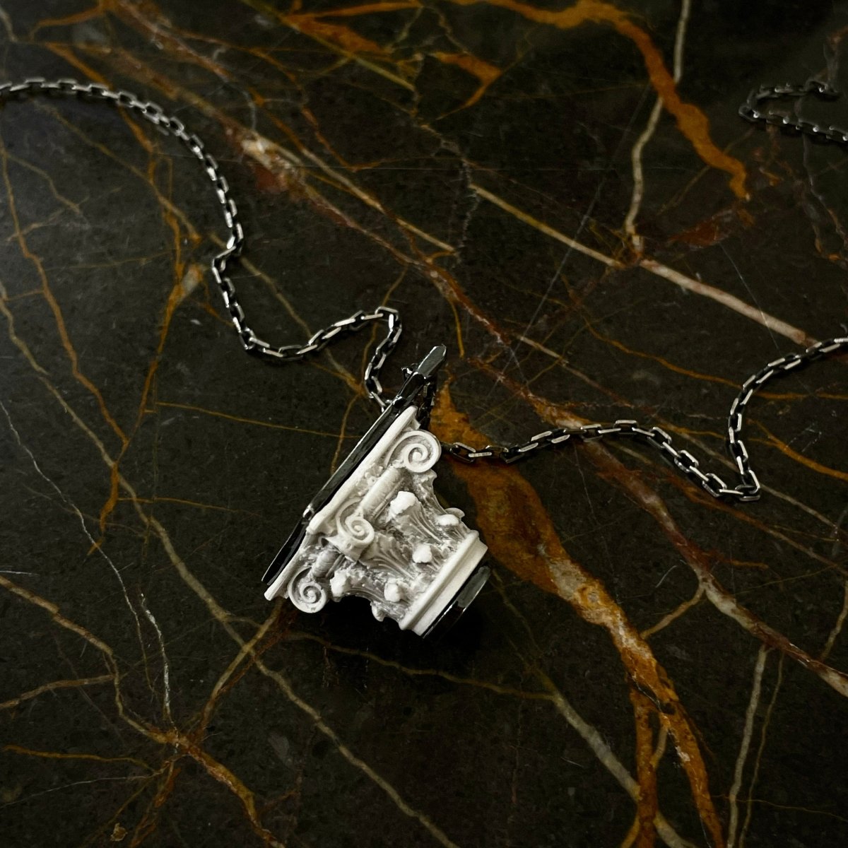 CORINTH PENDANT - Macabre Gadgets Store