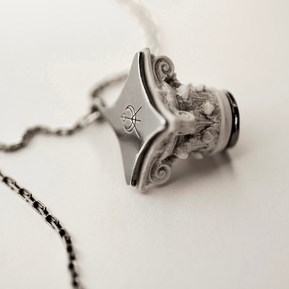 CORINTH PENDANT - Macabre Gadgets Store