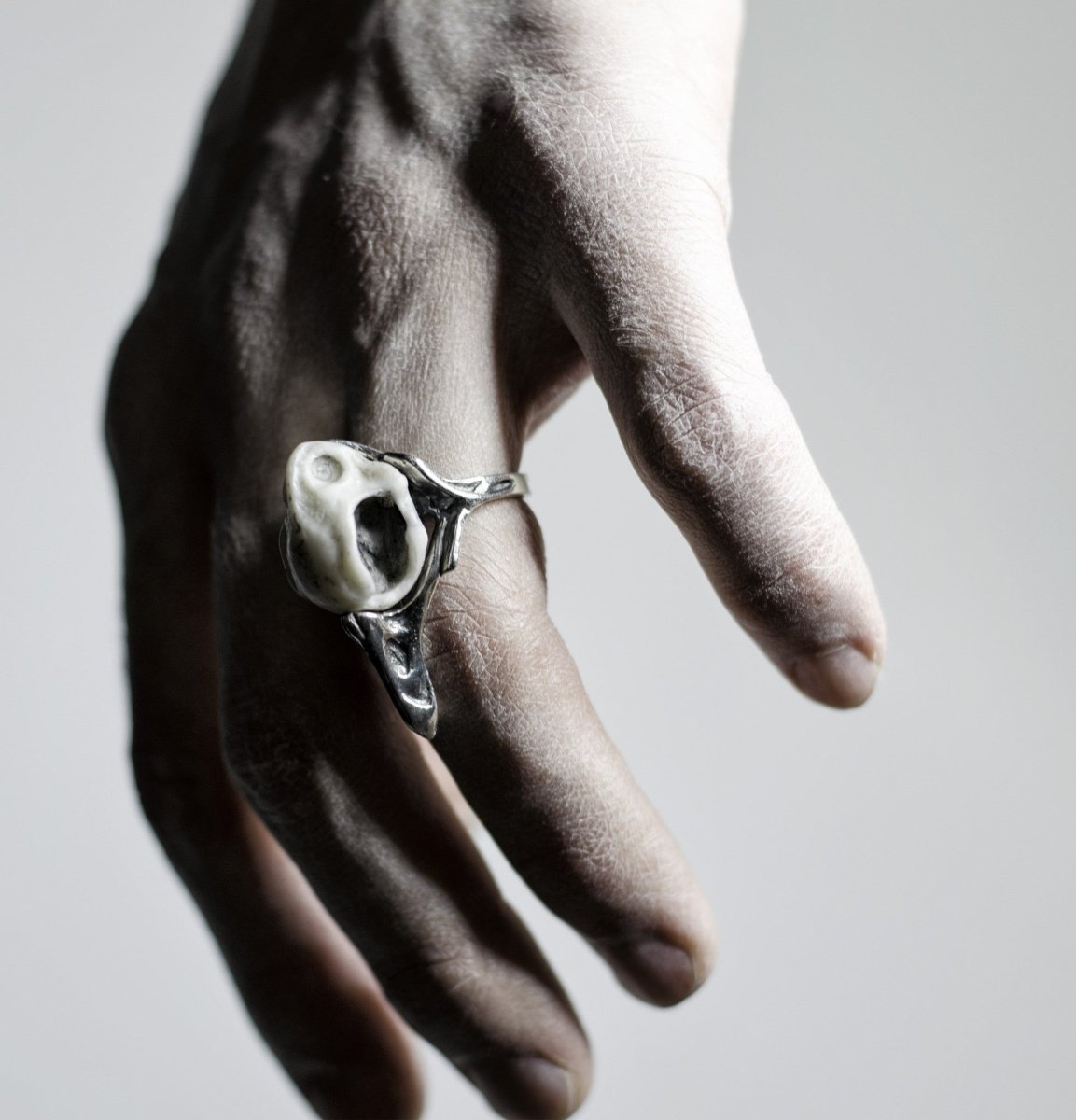 CROW RING - Macabre Gadgets Store