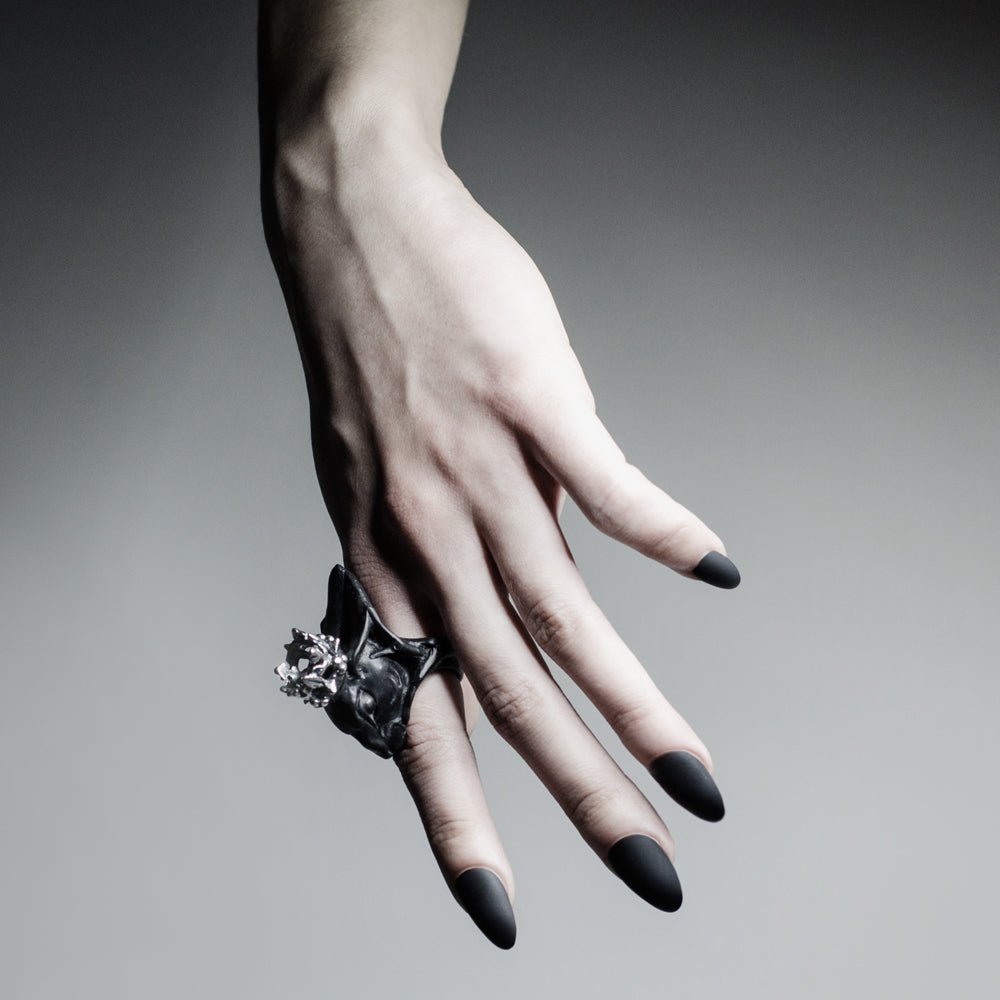 CROWNED HARE RING - BLACK - final sale - Macabre Gadgets Store