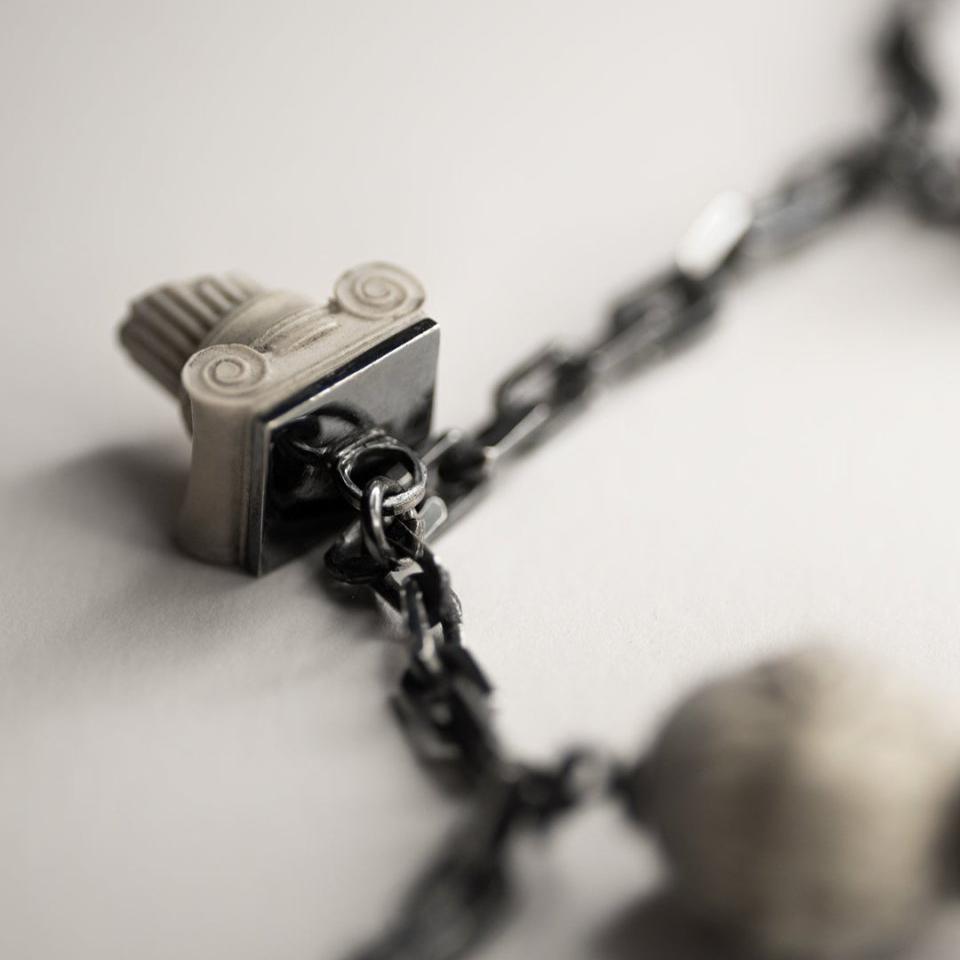 Delos necklace - Macabre Gadgets
