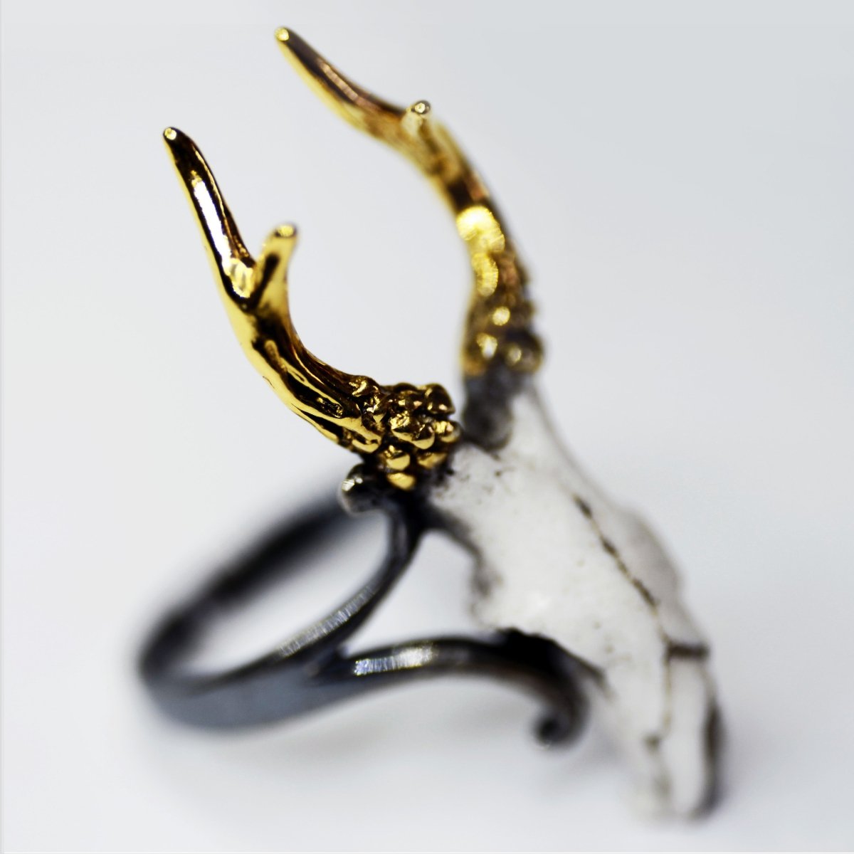 Doe ring - close up, focus on gilded antlers and their sculpted details