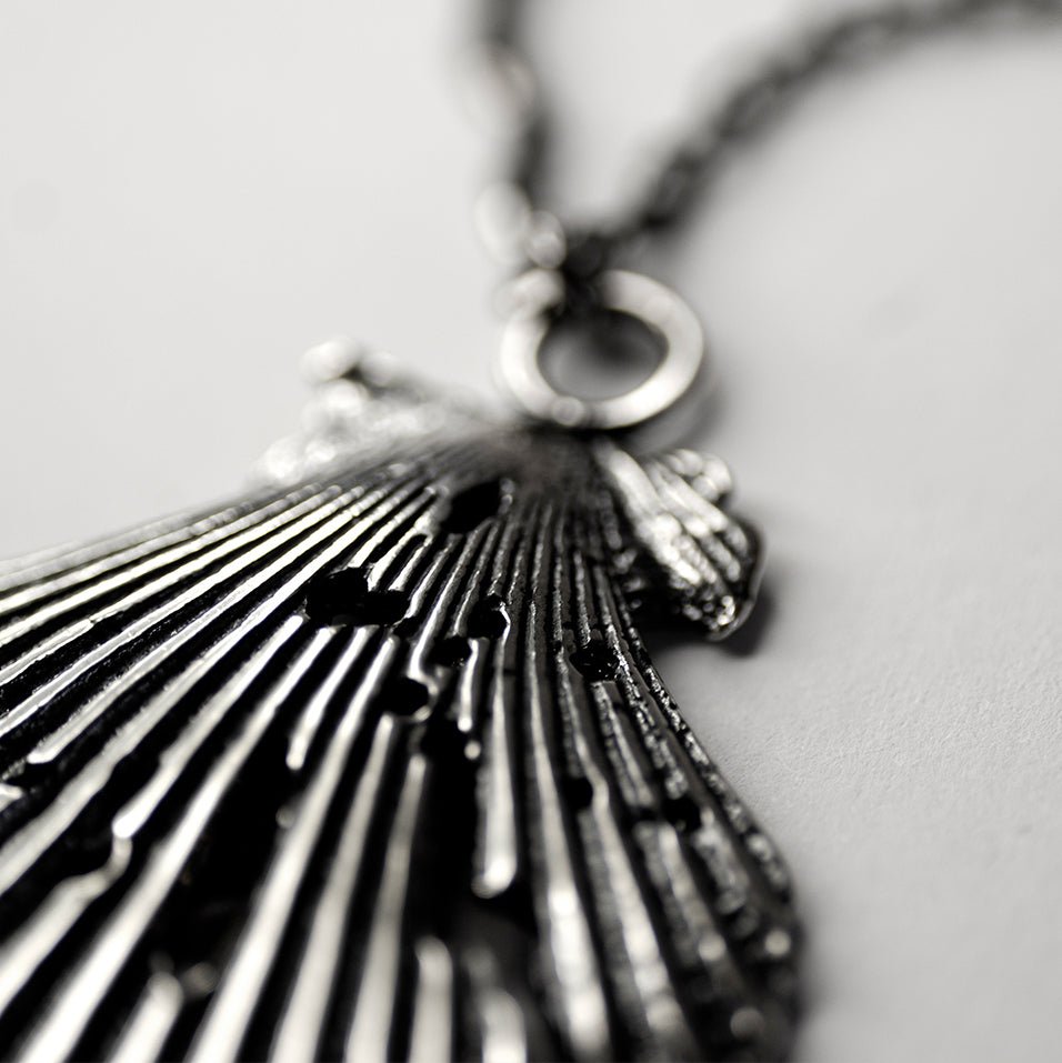 IRRADIAN SHELL PENDANT - Macabre Gadgets Store