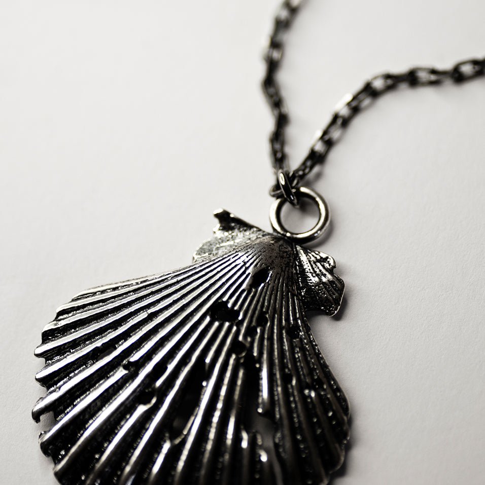 IRRADIAN SHELL PENDANT - Macabre Gadgets Store