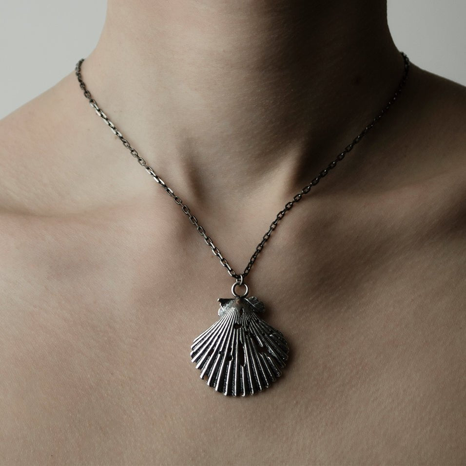 IRRADIAN SHELL PENDANT - Macabre Gadgets Store