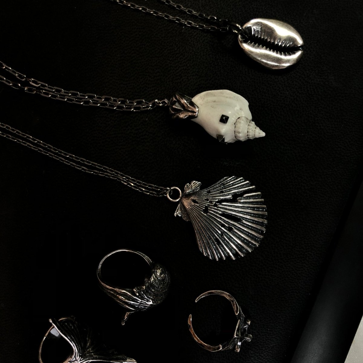 IRRADIAN SHELL PENDANT - Macabre Gadgets Store