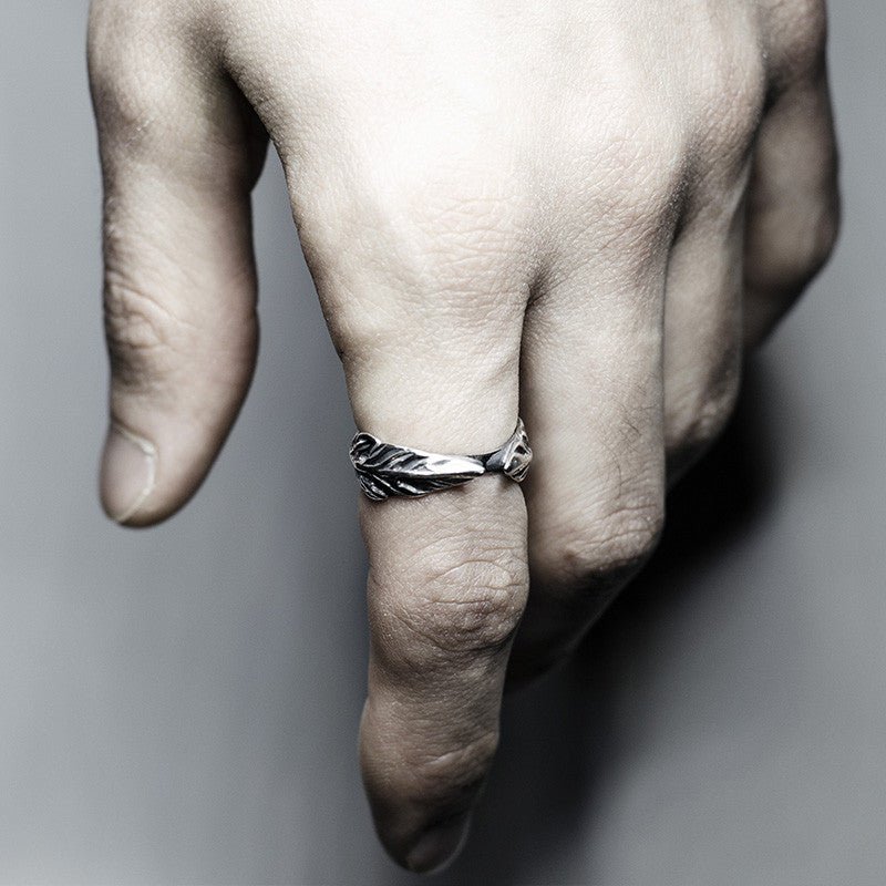LAUREL RING - Macabre Gadgets Store