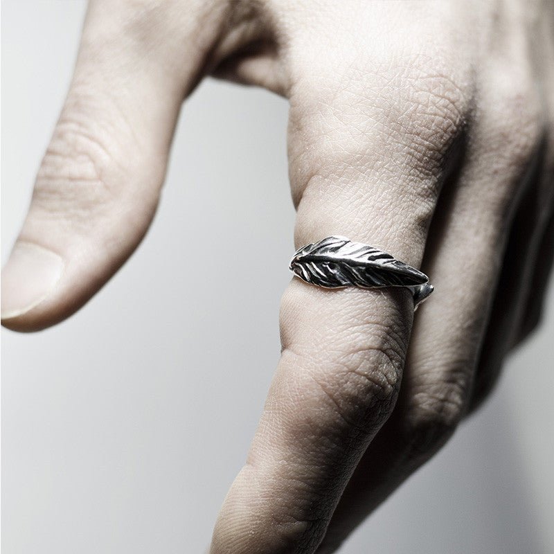 LAUREL RING - Macabre Gadgets Store