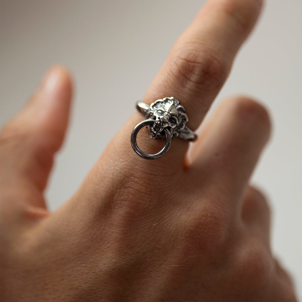 LION RING - Macabre Gadgets Store