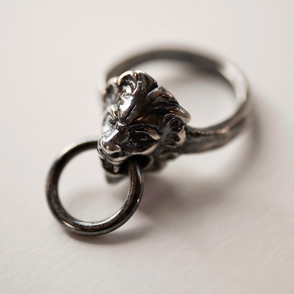 LION RING - Macabre Gadgets Store